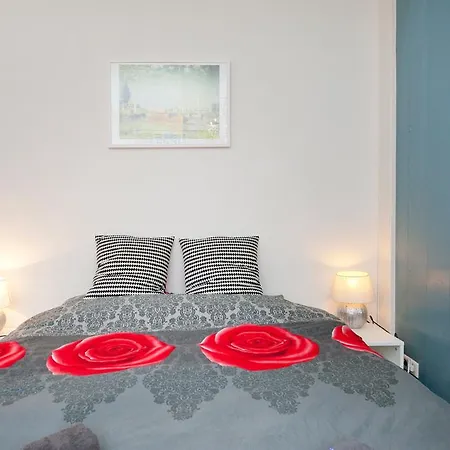 Studio Rose 'n Tree Bed & Breakfast *